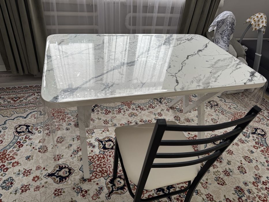 Стол со стульями