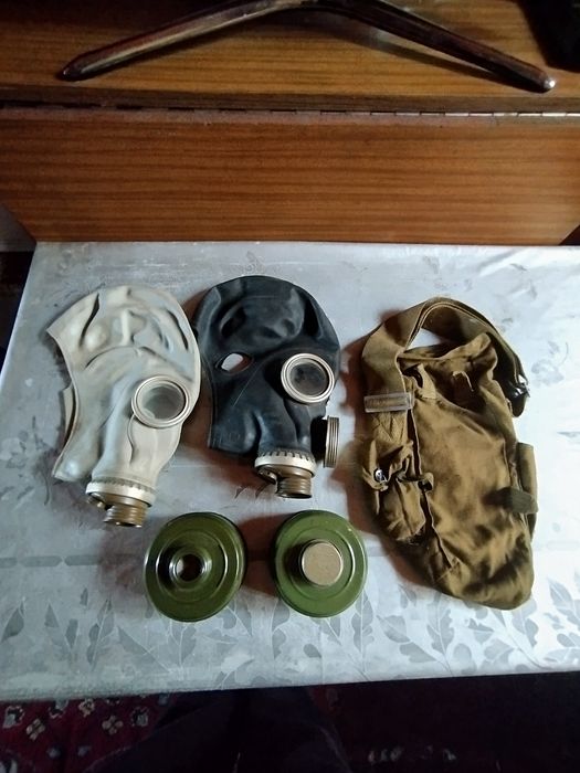 Продам два противогаза
