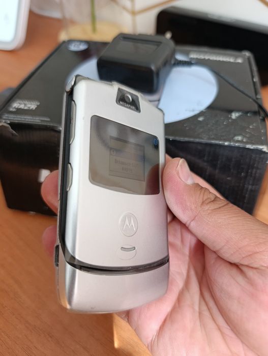 Motorola v3 ретро телефоны супер распродажа