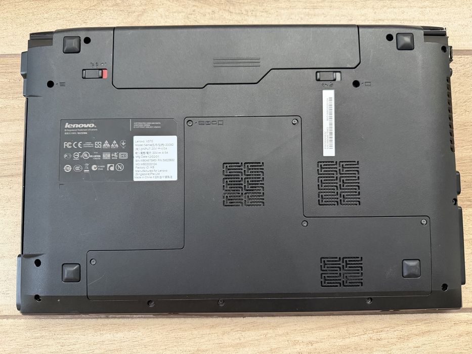 Lenovo V570 15.6” / Intel Core i5 / GT 540M / 2 plăci video