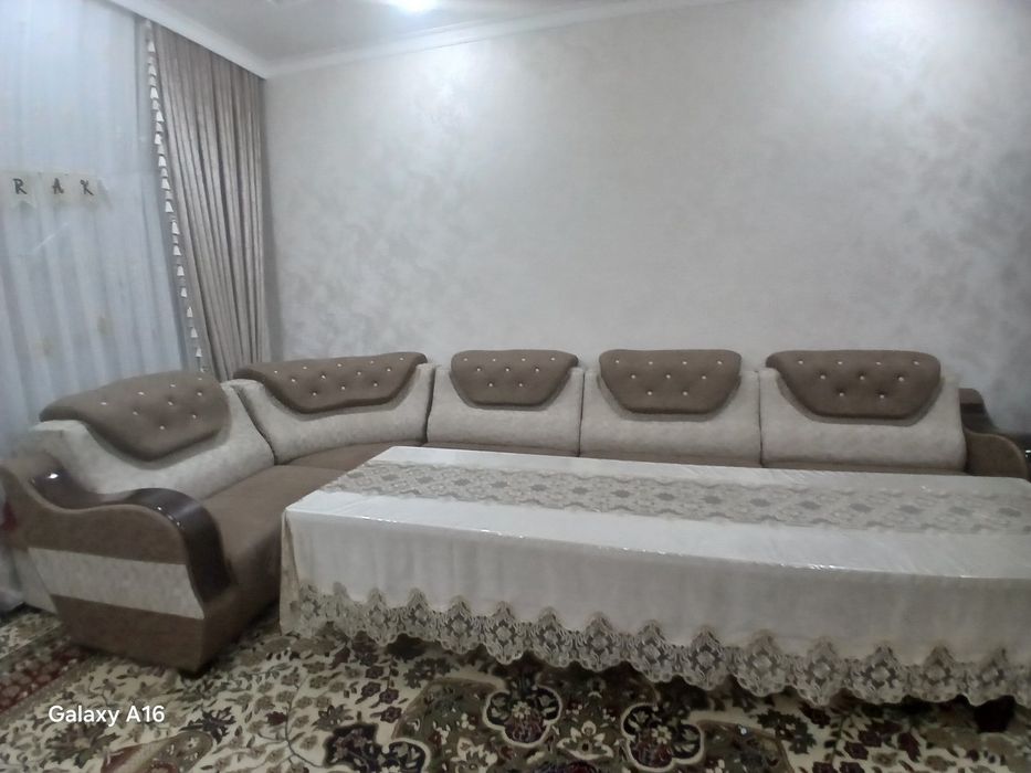 Mehmonxona va zal uchun mebel (ugolok, divan)