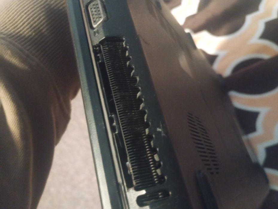 Vând Laptop Acer cu Cooling Fans