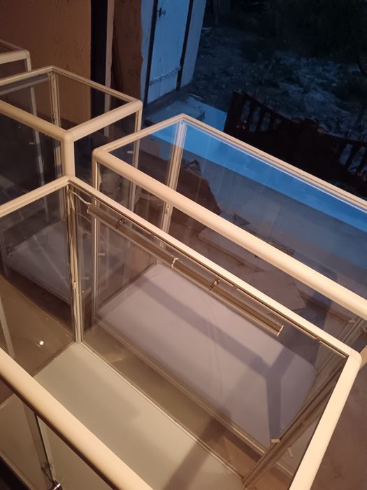 Стеклянные витрины ломбард