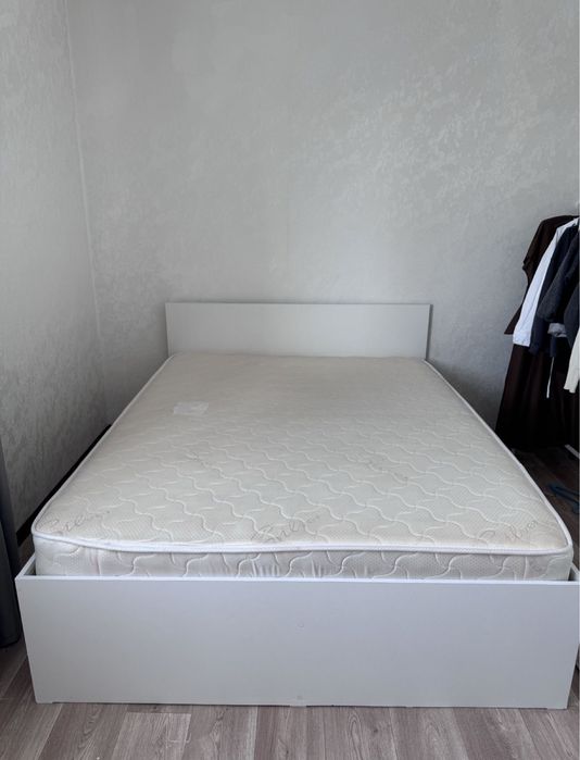 Продам кровать с матрасом