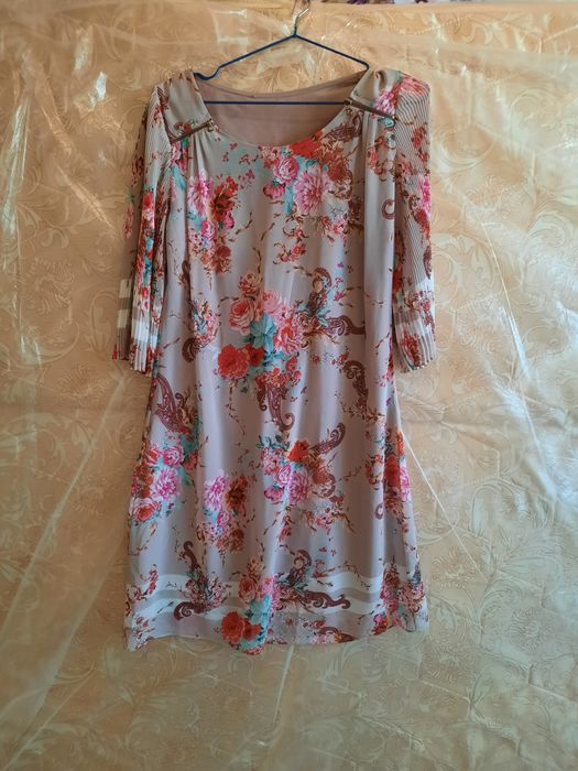 Продам платья почти новые