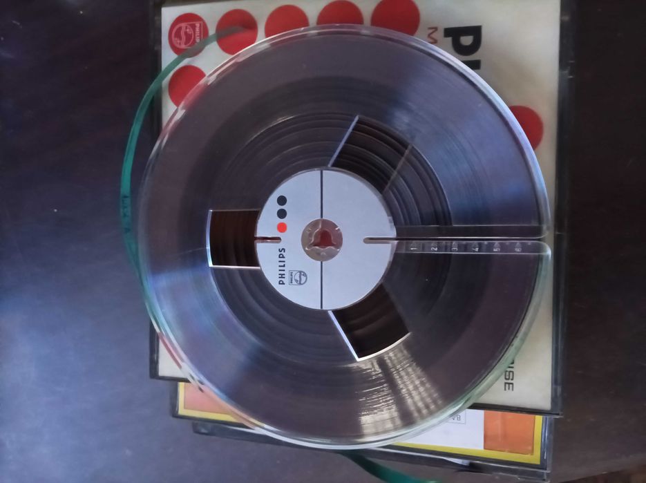 vand  5 benzi magnetofon  PHILIPS ,cu diam 18  muzica 80-90 cu 250 lei