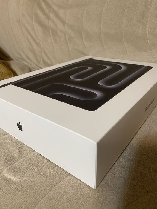 Нов, неотварян MacBook Pro 16” M4 Max, 36GB RAM, 1TB SSD - Space Black