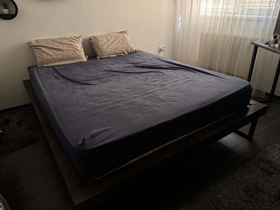 Vand pat din lemn masiv si saltea