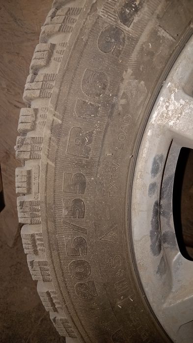 Продам зимние  шины с дисками от  шевроле