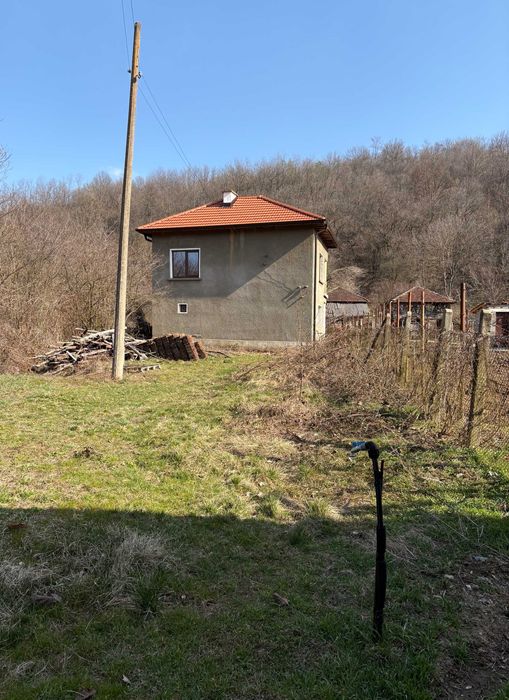 Двуетажна къща в с. Котеновци, общ. Берковица 32 800 евро