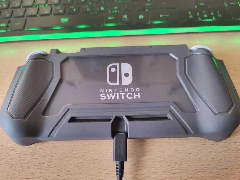 Защитный чехол-грип для Nintendo Switch Lite (в чёрном цвете)