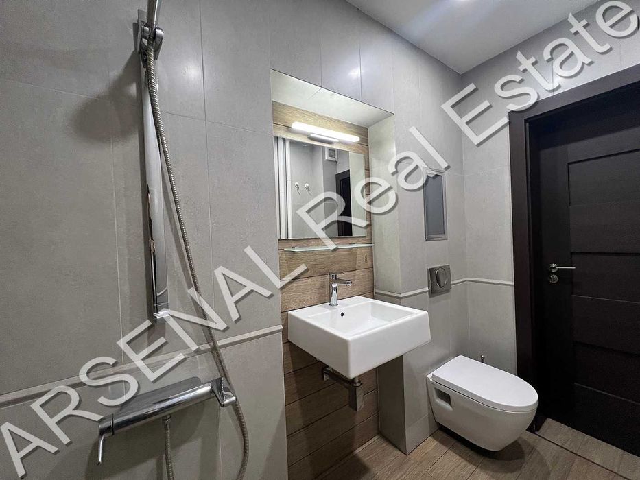 Тристаен апартамент под наем, Иван Вазов