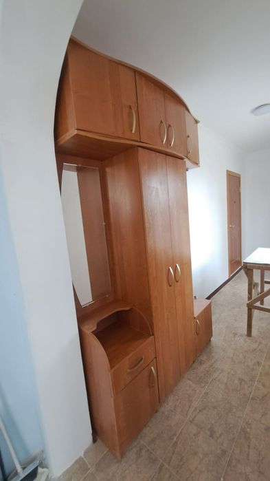 Деревянный шкаф для прихожей