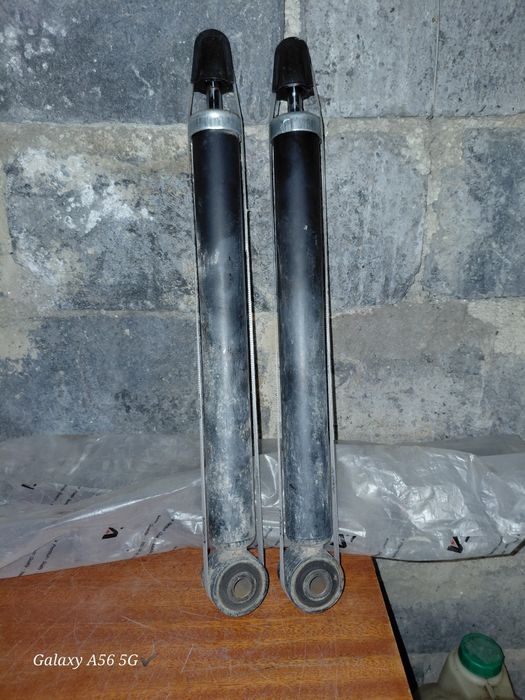 Продам стойки задние Шевроле Круз(универсал).