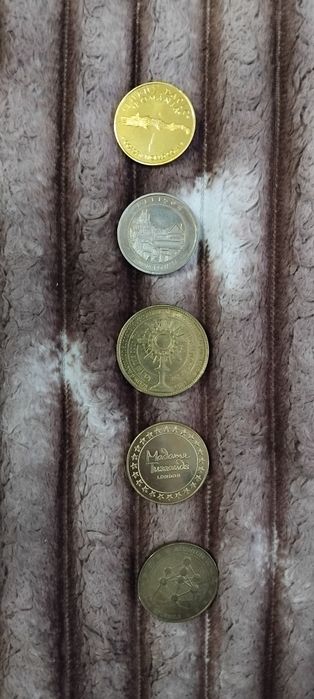 Vând urgent monede comemorative