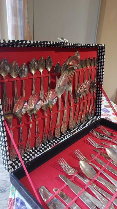 Посребрен комплект за хранене Не използван