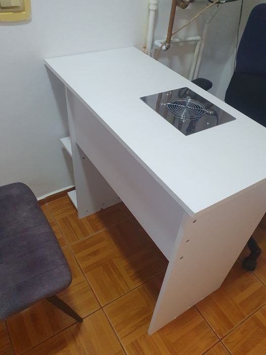Masa manichiura cu aspirator