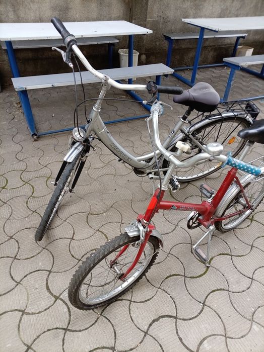 Vind doua biciclete un pega pliabil preț 250 lei