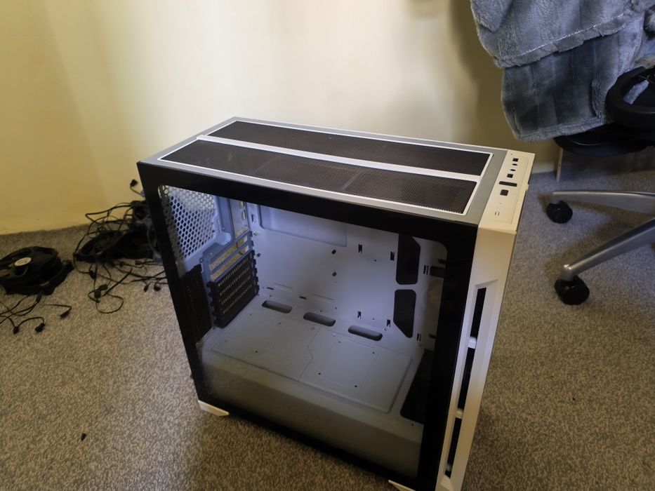 Lianli lancool one carcasa gaming pc