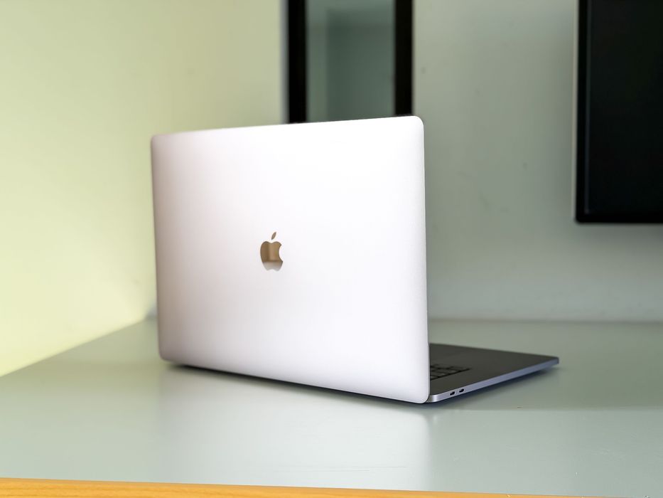  MacBook Pro 16" 2019 A2141, i9 2,4 GHz 8-core, 32 GB RAM, 500 GB SSD