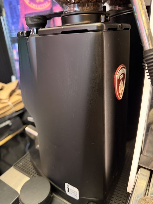 Eureka atom W65 кафемелачка