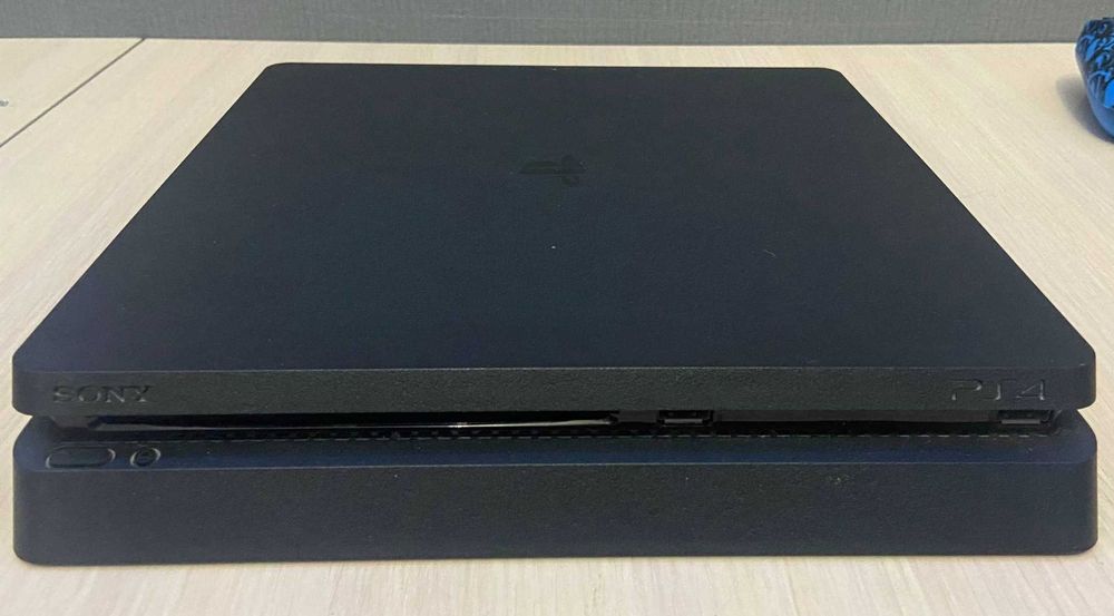 Продаю PlayStation 4 Slim 1tb