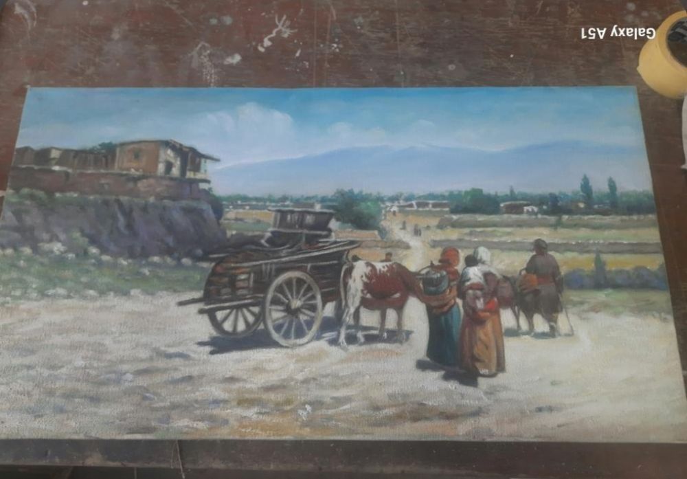 Qizlar etaklarini kotarayotgan video