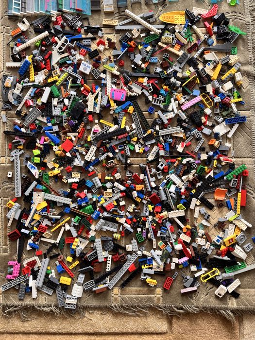 Продам большой пакет лего деталей