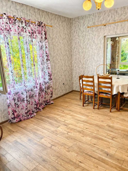 Продава се уютна къща на 25 км от София, в зеленина и спокойствие