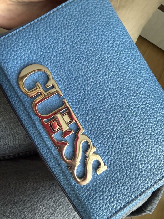 Дамска чанта GUESS