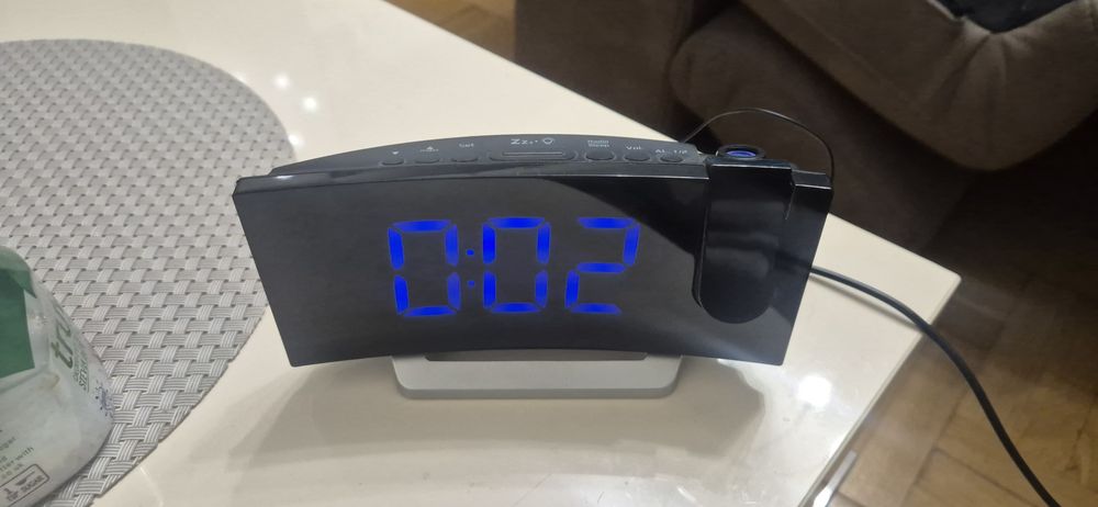 Ceas desteptator cu proiectie si radio Fm