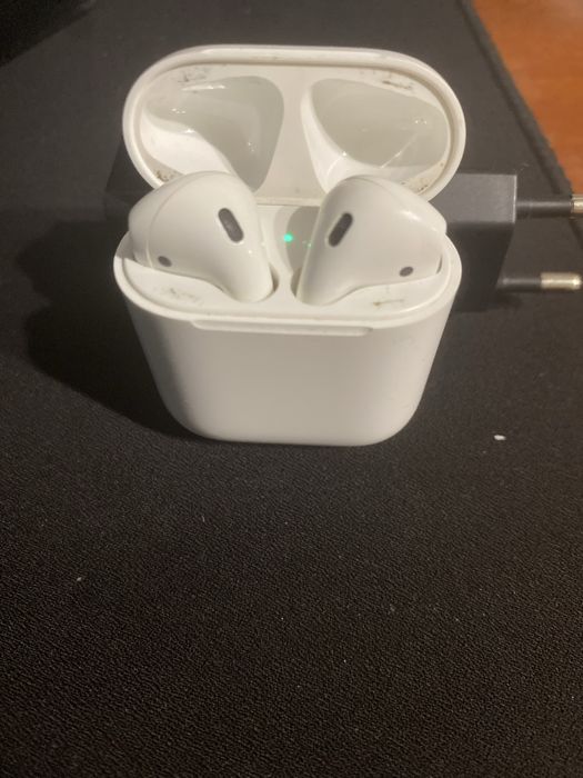 Продам airpods оригинал