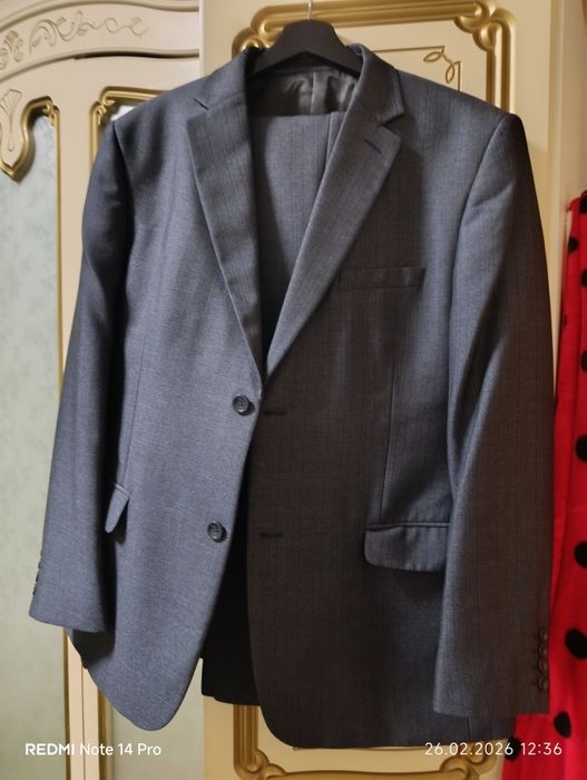 Продам мужские костюмы