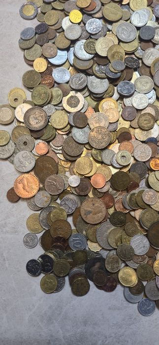 Монети от цял свят на кг