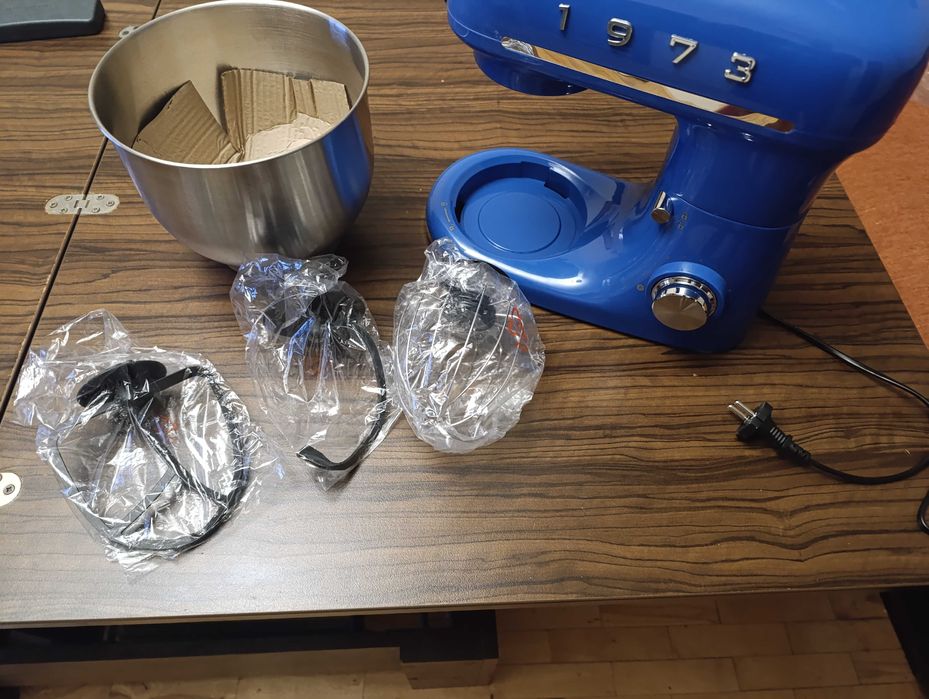 Планетарен миксер SILVERCREST...ретро дизайн