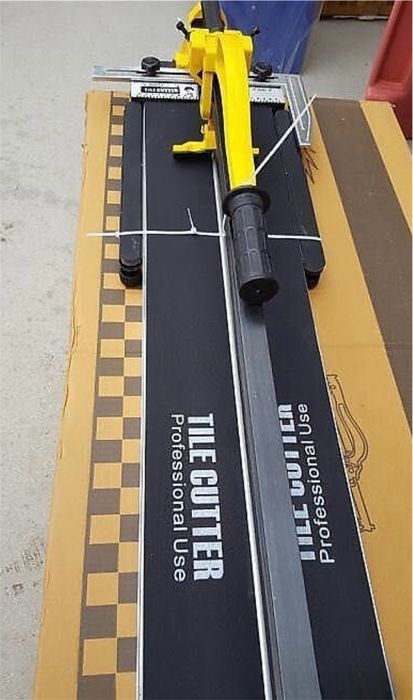 Качествена машинка за рязане на плочки в ново състояние