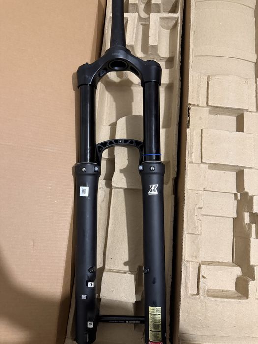 Vând furcă SR Suntour Aion 38X 2CR Air – NOUĂ, nefolosită