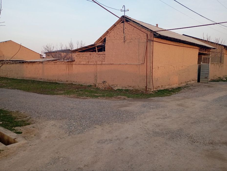 Quruq yer 7 sotix sotiladi