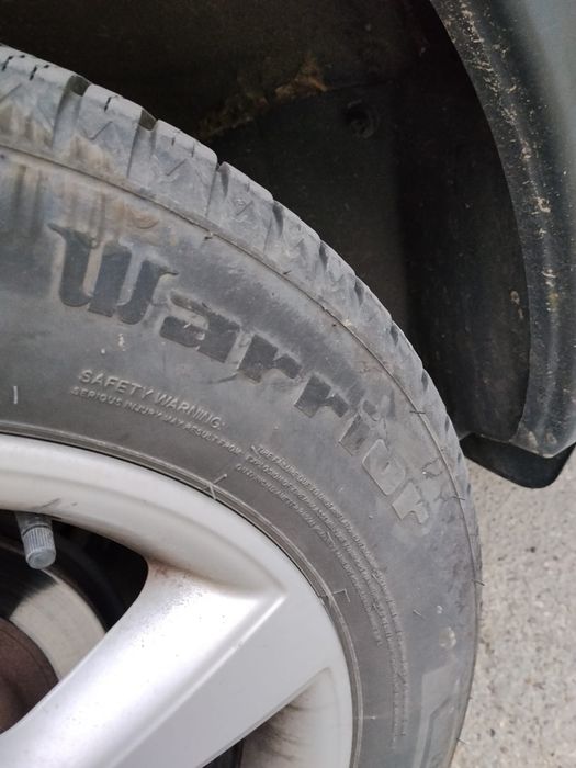 Vând 2 anvelope SUV