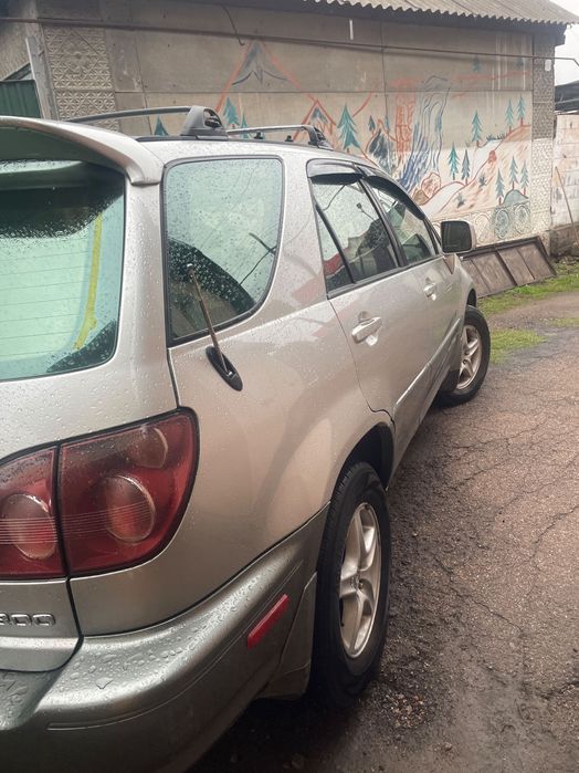 Продам машину Лексус RX300