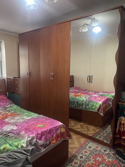 Продам спальный гарнитур с зеркалом