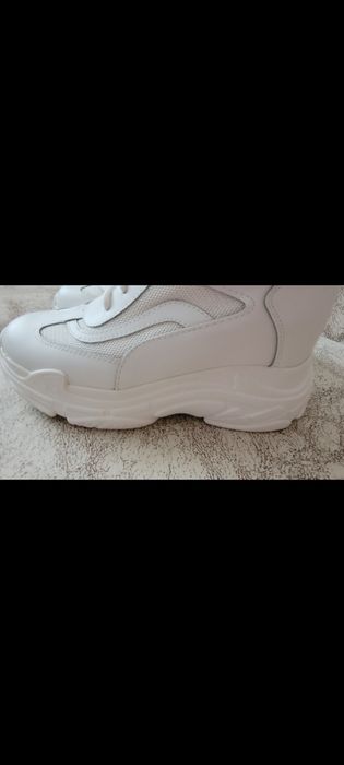 Продам босоножки.