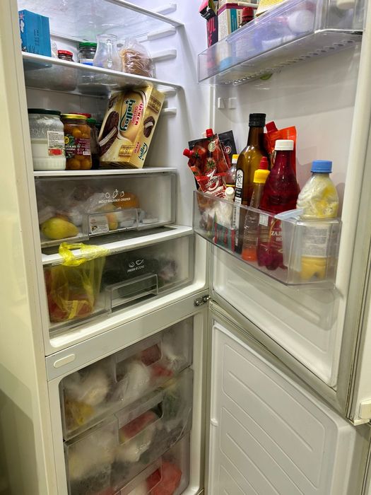 Продам рабочий холодильник   LG