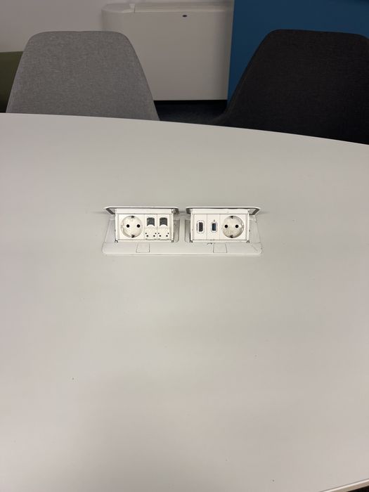 Конферентна маса и столове - мебели