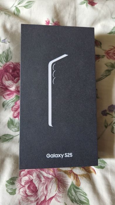 Samsung S25 на 12ГБ/256 ГБ