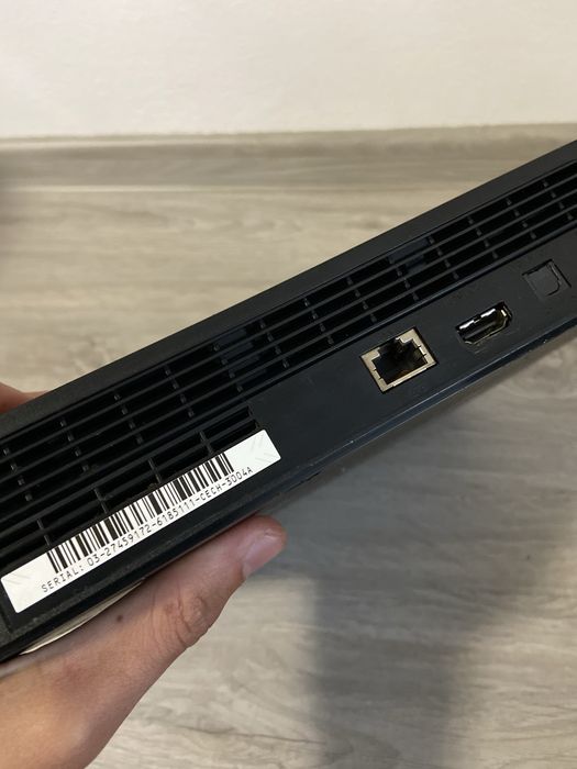 Vand PS3 pentru piese, defect