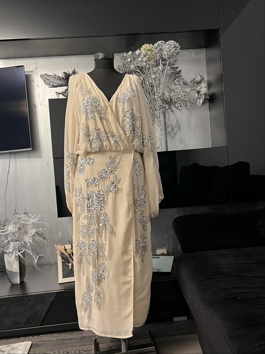 Rochie Asos crem cu aplicatii.