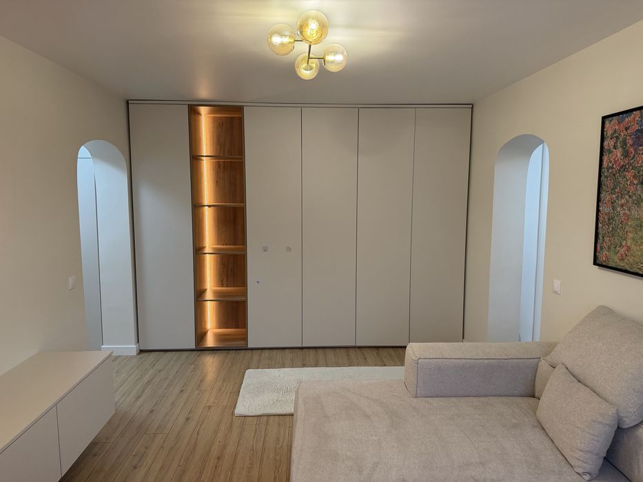 Inchiriez apartament cu 3 camere