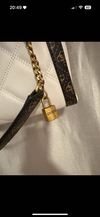 geanta de umar guess