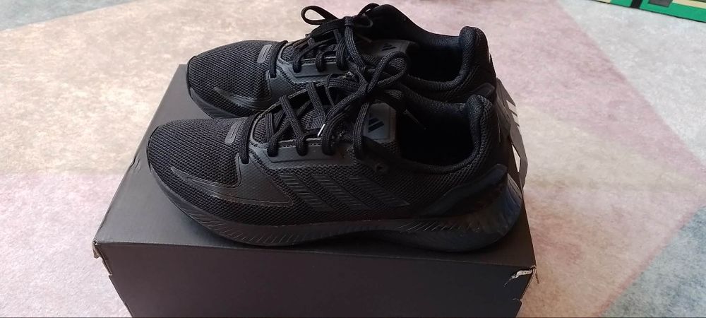 Дамски спортни обувки Adidas